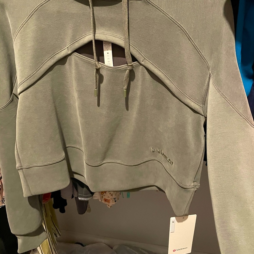 Lululemon cropped hoodie with tags. Brand new